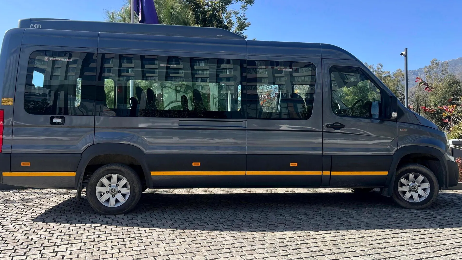 Deepali Taxi Service taxi and travel in Dwarka