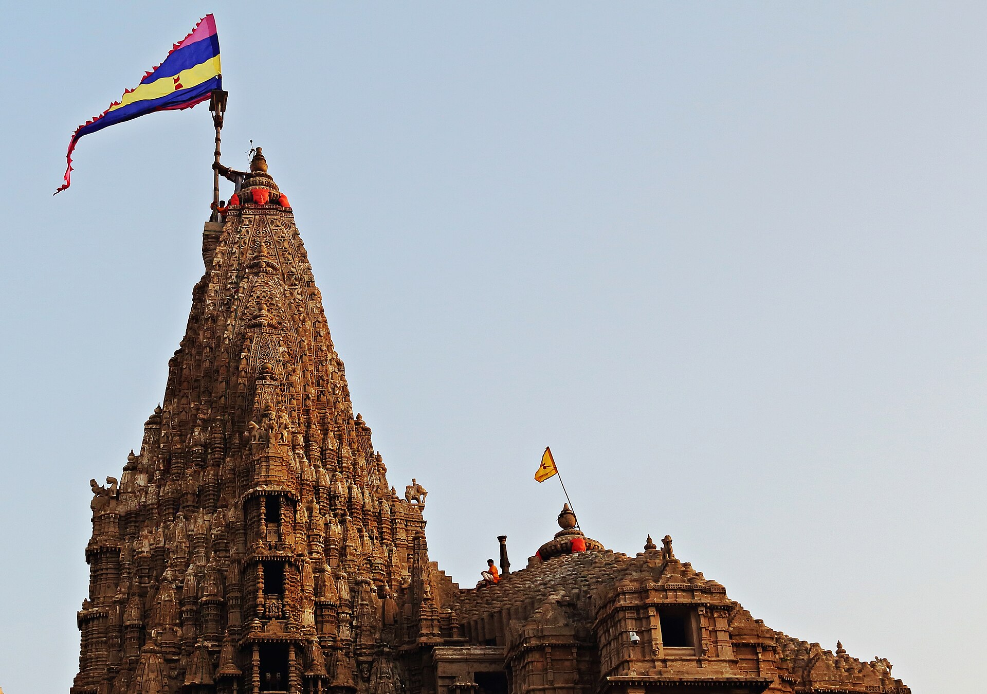 Dwarkadhish Temple Dwarka Gujarat - best taxi service and temple taxi from Rabari Gate
