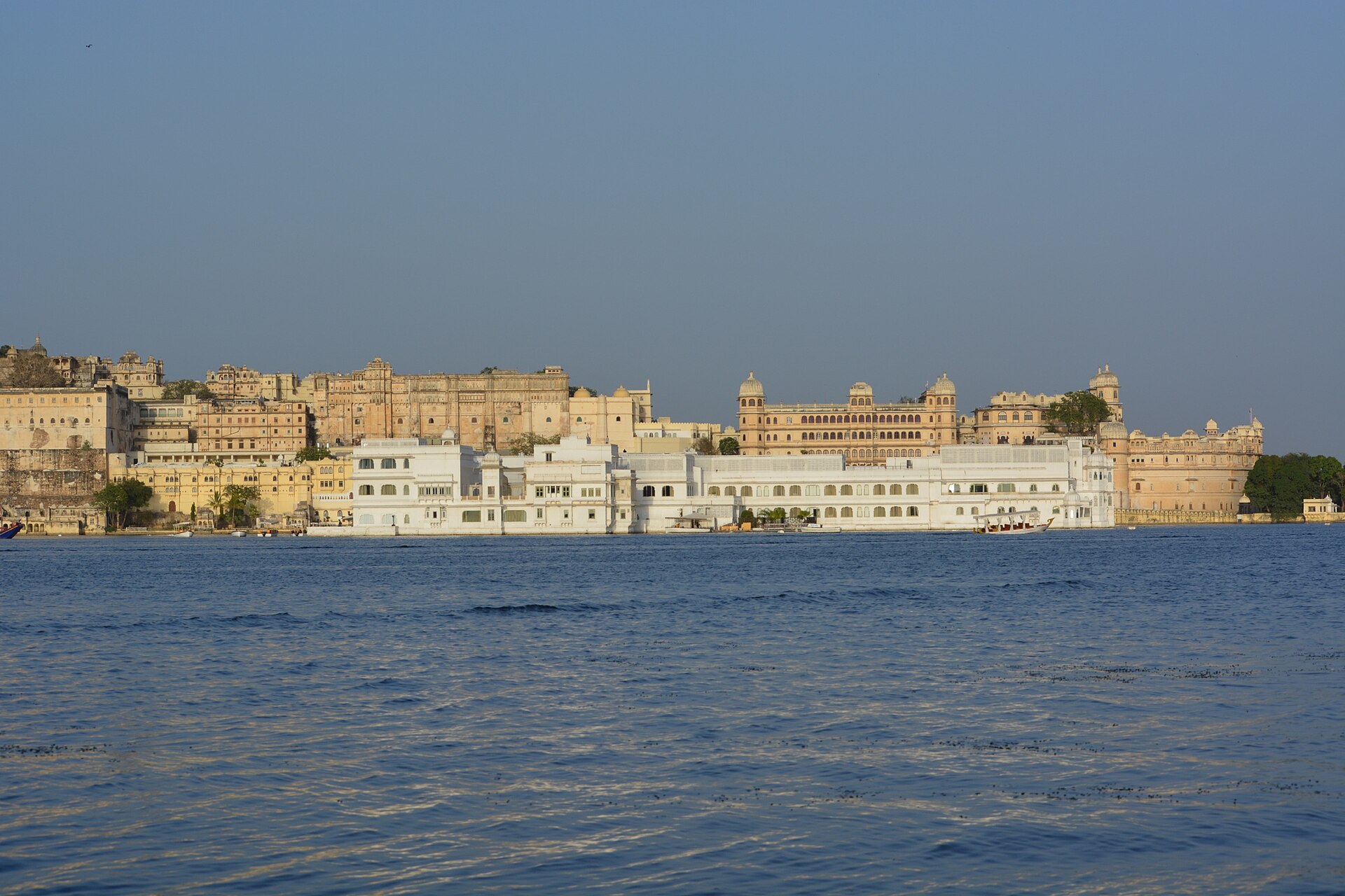 City Palace Udaipur Rajasthan lakeside palace tour